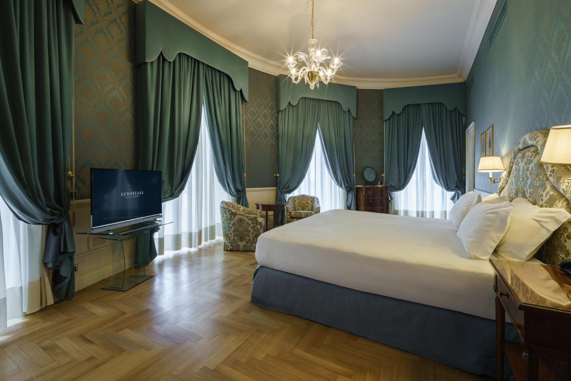 Eurostars Hotel Excelsior Naples Luaran gambar